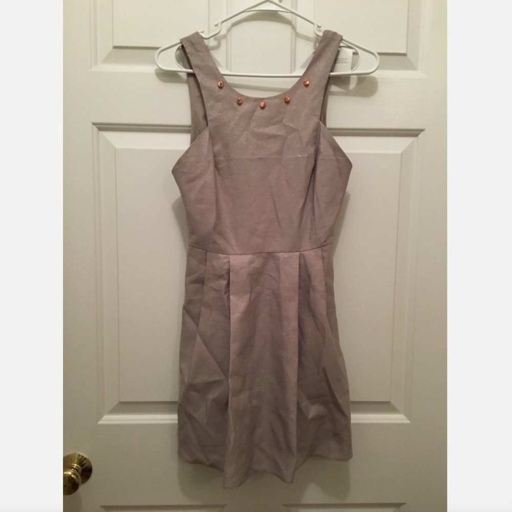 NWT Bcbgeneration Women's Studded Neck Sleeveless Light Gray Lined Dress Size 0